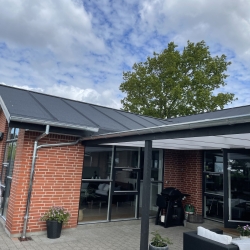 Overdækket terrasse og nyt tag fra tømrerarbejde